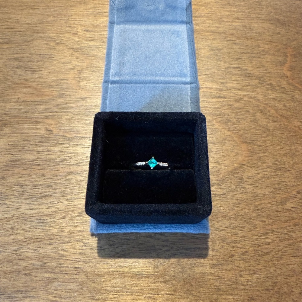 Estate Natural Emerald and Diamond 14k Yellow Gold Ring